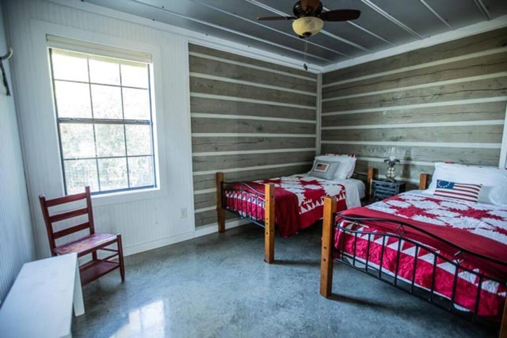 Saddle Creek Cabins Roznov